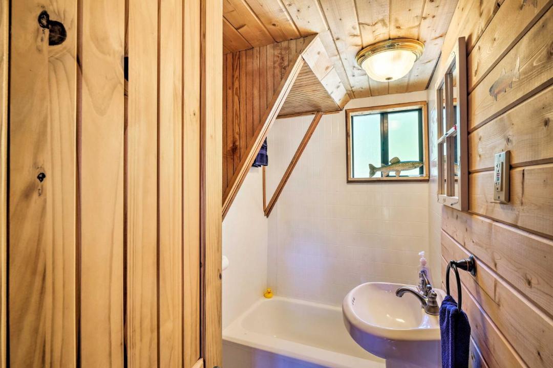 Photo of Bathroom in Grand Lake