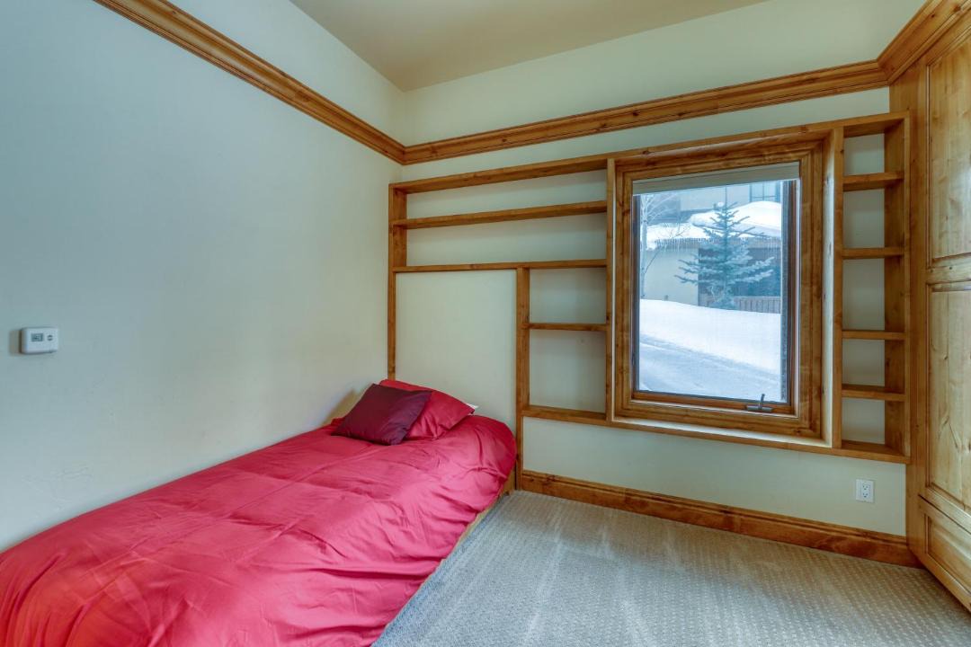 Photo of Bedroom in Highland Meadows
