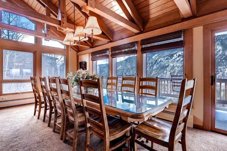 Photo of Livingroom in Mountain Valley