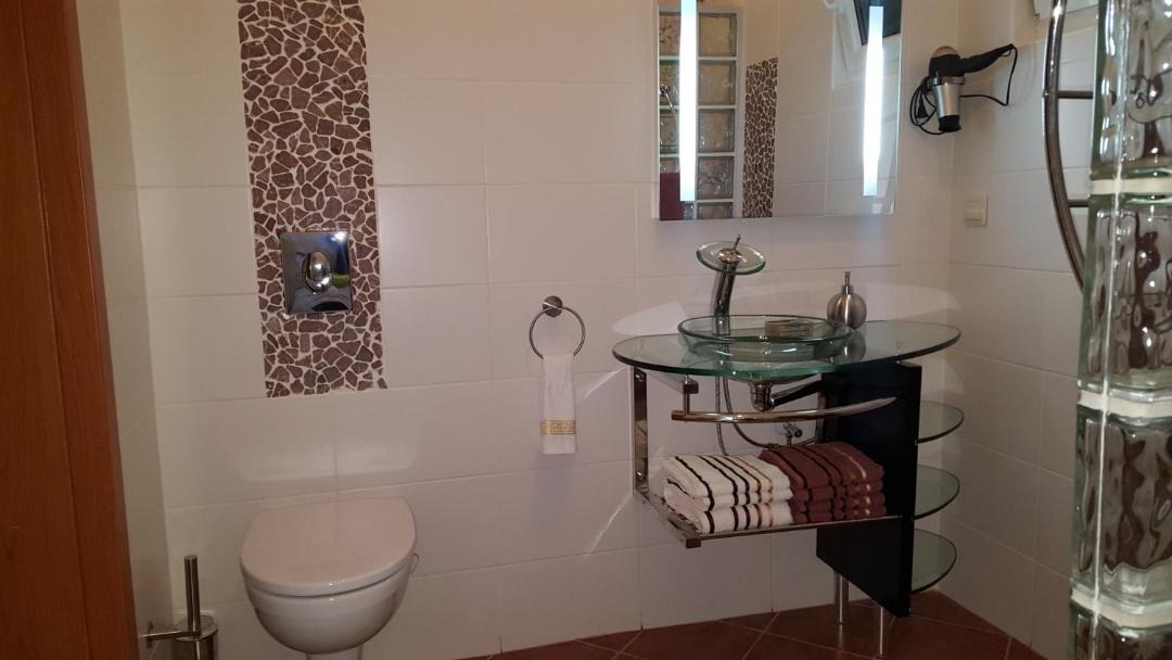 Photo of Bathroom in Karuc