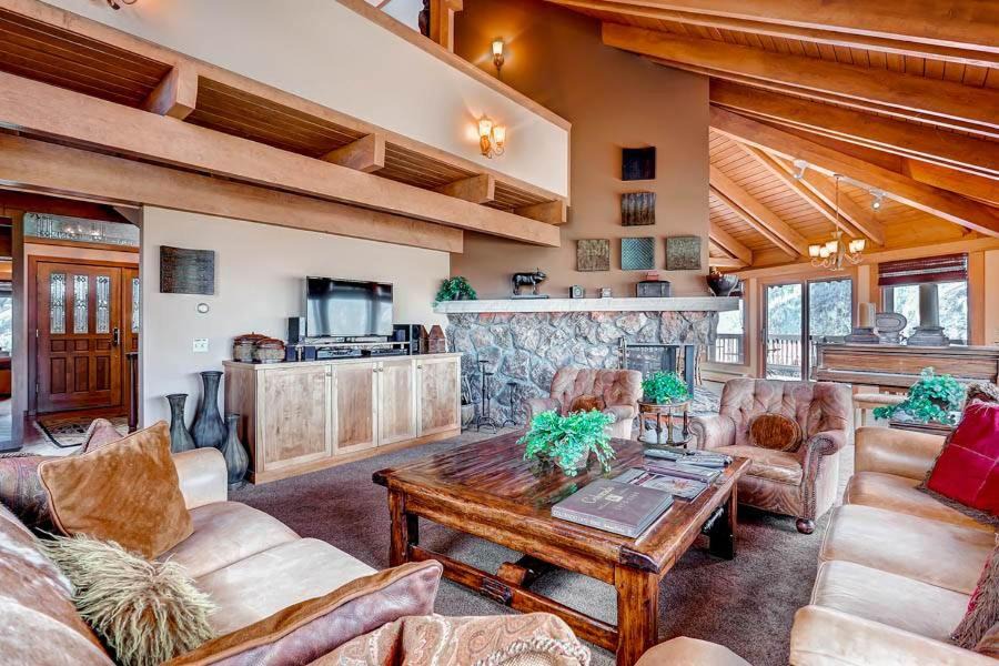 Photo of Livingroom in Mountain Valley