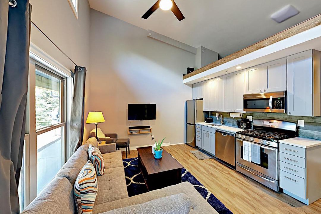 Photo of Livingroom in Matterhorn Village