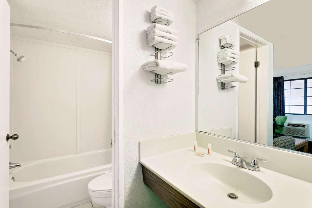 Photo of Bathroom in Needles