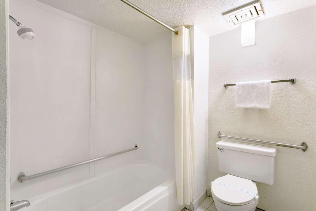 Photo of Bathroom in Needles