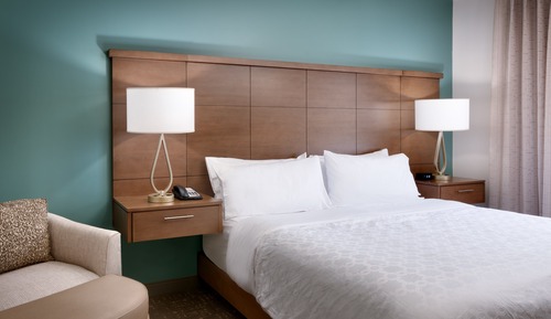 Suite, 2 Bedrooms, Accessible (1 King, 1 Qn, Comm, Tub)
