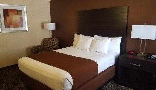 Queen Room with Walk-In Shower - Disability Access