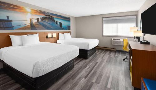 Queen Room with Two Queen Beds - Non-Smoking
