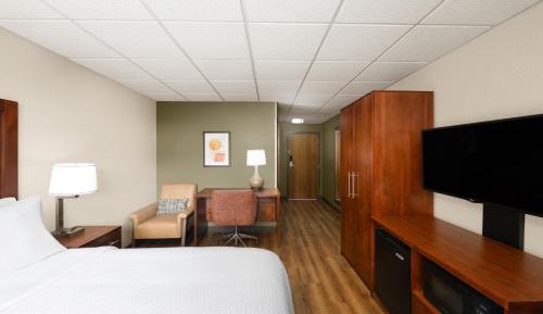 Standard Queen Room with Transfer Shower - Accessible/Non-Smoking