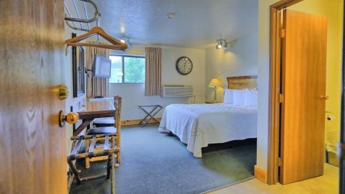 Standard Queen Room