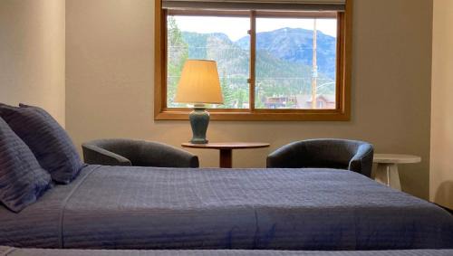 King Room with Mountain View