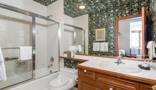 Plaza Lodge 3