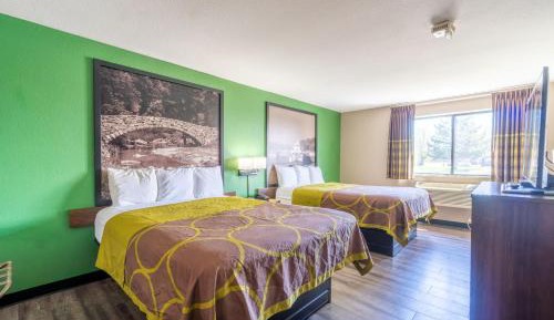 Queen Room with Two Queen Beds - Non-Smoking