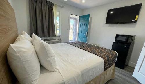 Standard Queen Room