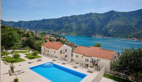 One-Bedroom Apartment with Balcony and Sea View