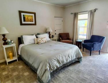 Queen Room with Garden View