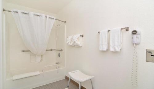 King Room - Disability Access Tub