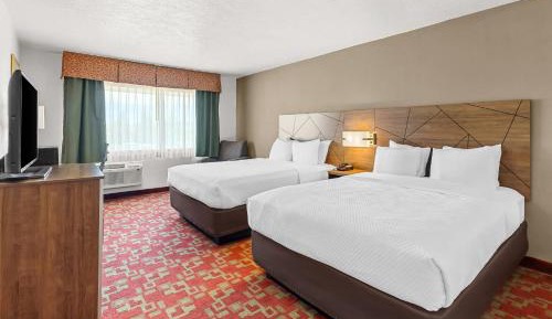 Standard Queen Room with Two Queen Beds - Non-Smoking