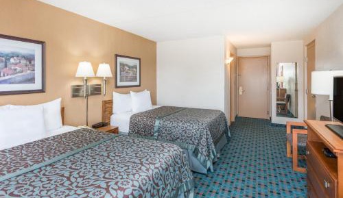Double Room with Two Double Beds and Bath Tub - Mobility Accessible/Non-Smoking