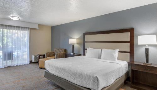 King Room with Balcony - Second Floor