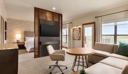 Fairmont Gold Junior King Suite with Golf View and Patio or Balcony