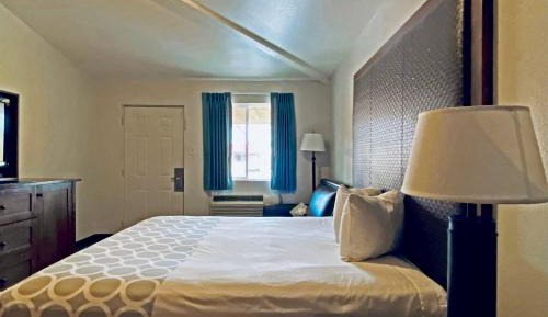 King Room - Non-Smoking