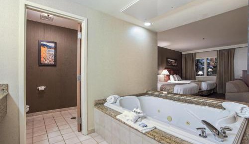 Queen Suite with Spa Bath