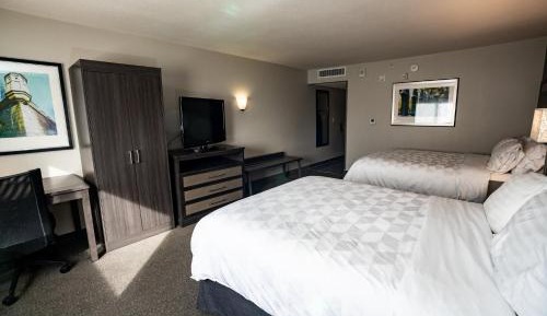 Queen Room with Two Queen Beds Hearing Accessible with Roll-In Shower - Non-Smoking