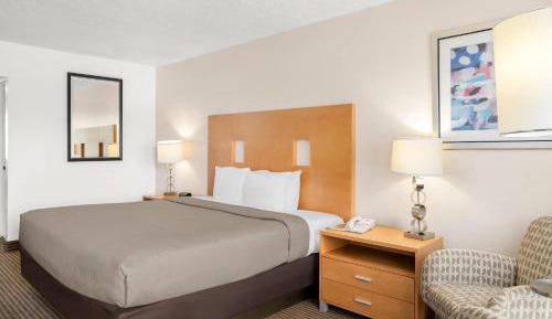 Queen Room - Accessible/Nonsmoking