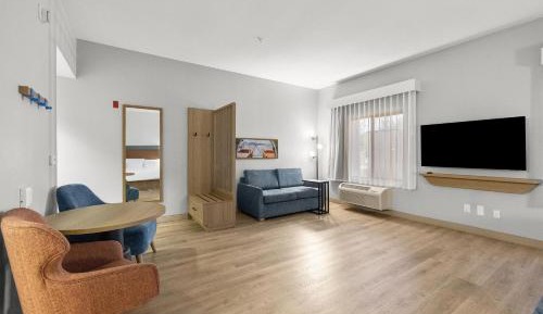Studio with Two Queen Beds and Sofa Bed - Hearing Access/Non-Smoking