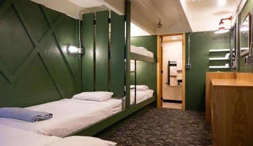 Quadruple Room with Private Bathroom