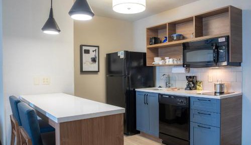 One-Bedroom King Suite