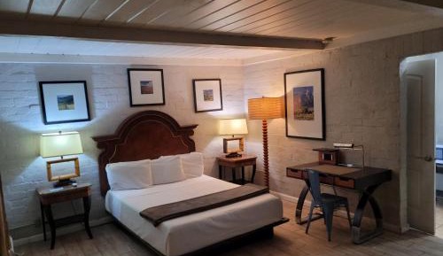 Standard Queen Room