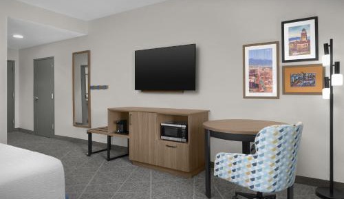 King Room with Bath Tub - Mobility Access