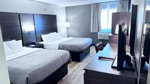 Queen Room with Two Queen Beds - Accessible/Non-Smoking 