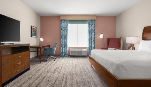 King Room with Accessible Tub - Mobility Access