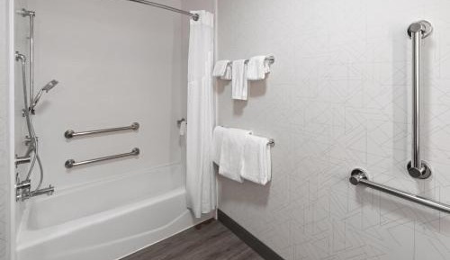 Queen Room with Two Queen Beds - Hearing Accessible