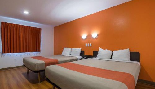 Queen Room with Two Queen Beds - Non-Smoking