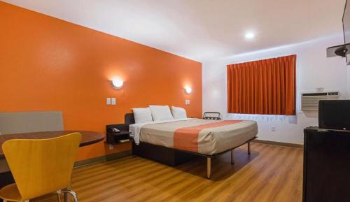 1 Queen Room - Disability Access - Non-Smoking