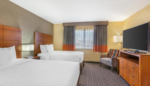Deluxe One-Bedroom Suite with Two Double Beds