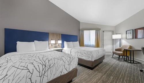 Queen Room with Two Queen Beds - Non-Smoking