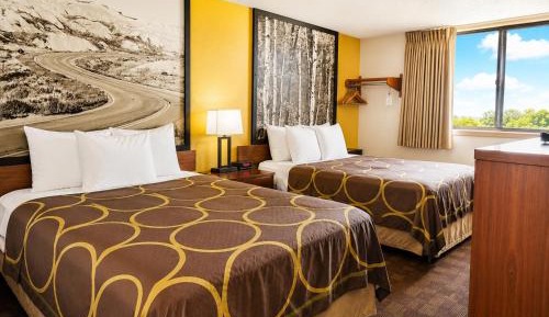Queen Room with Two Queen Beds - Non-Smoking