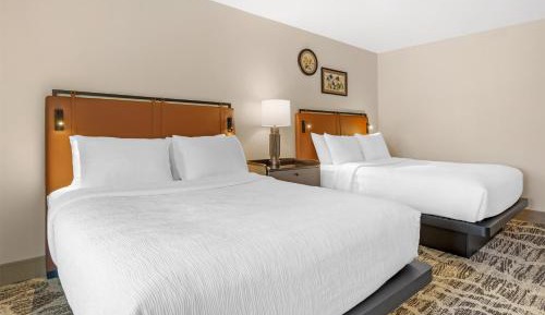 Queen Room with Two Queen Beds - Non Smoking