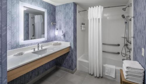 King Studio with Bath Tub - Hearing/Disability Access