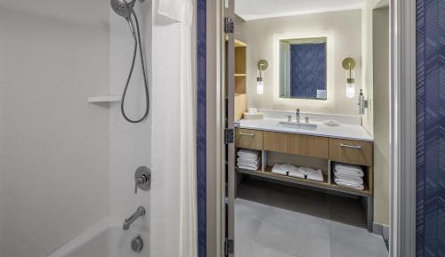 One-Bedroom Queen Suite with Two Queen Beds