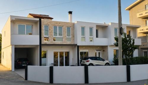 One-Bedroom Apartment with Balcony