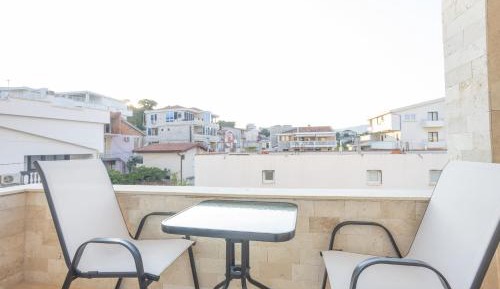 One-Bedroom Deluxe Apartment