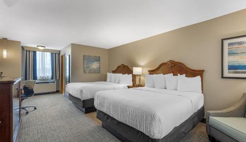 Queen Room with Two Queen Beds and Pool View - First Floor/Non-Smoking
