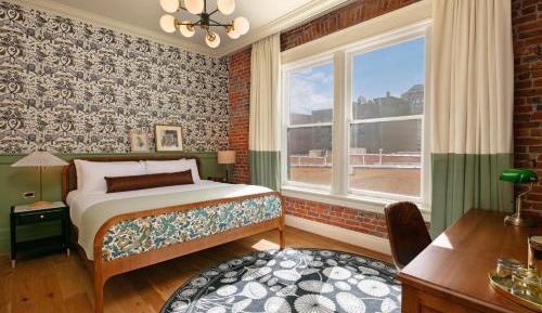 Foundation King Suite