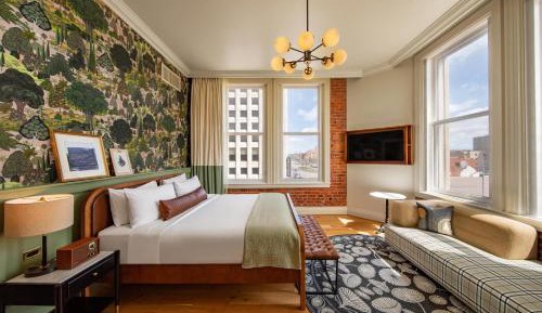 Gold King Room