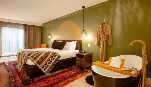 King Suite with Soaking Tub and Patio - Non-Smoking
